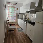 Ivan דירה *